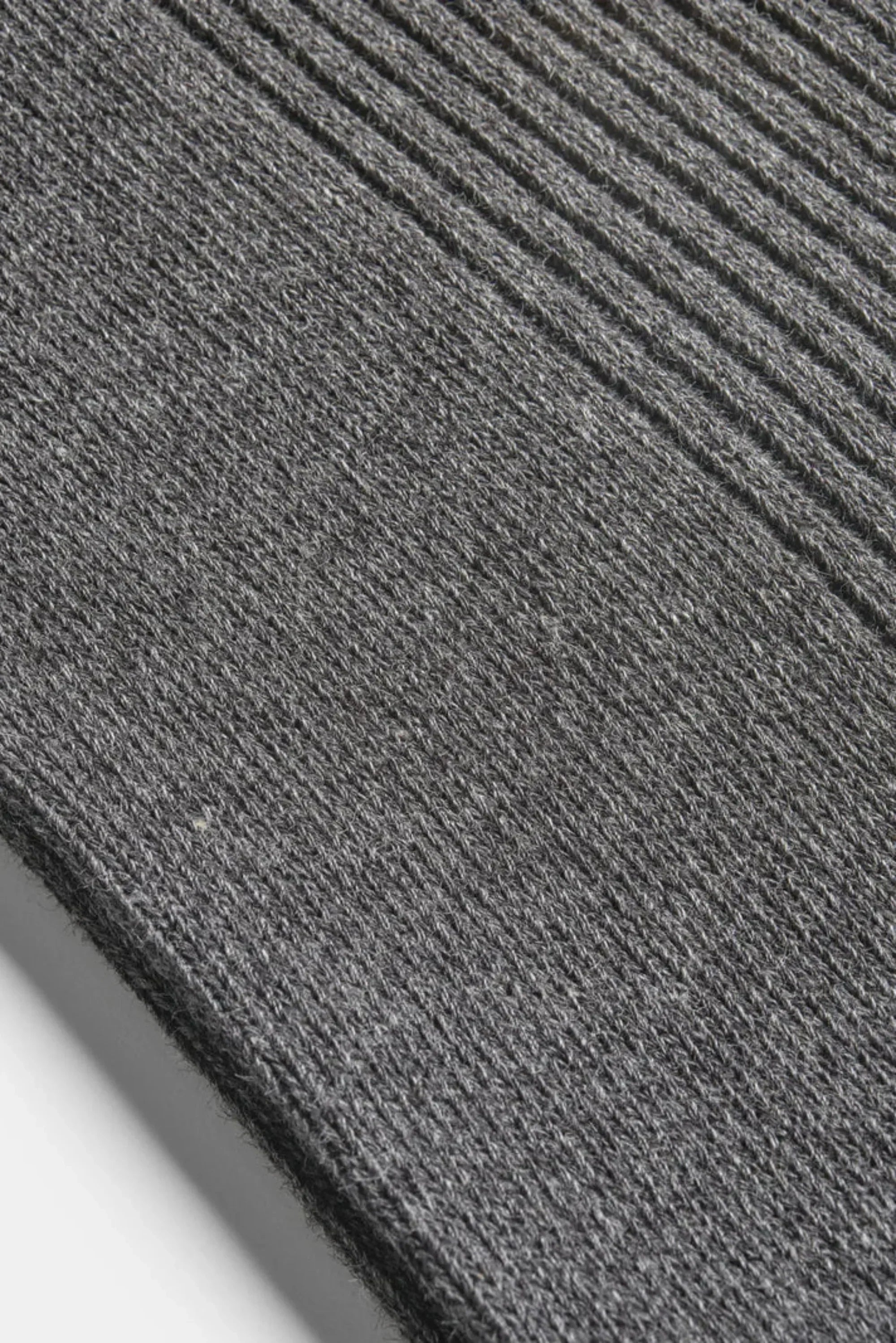 ALPHA RIBBED MID SOCKS